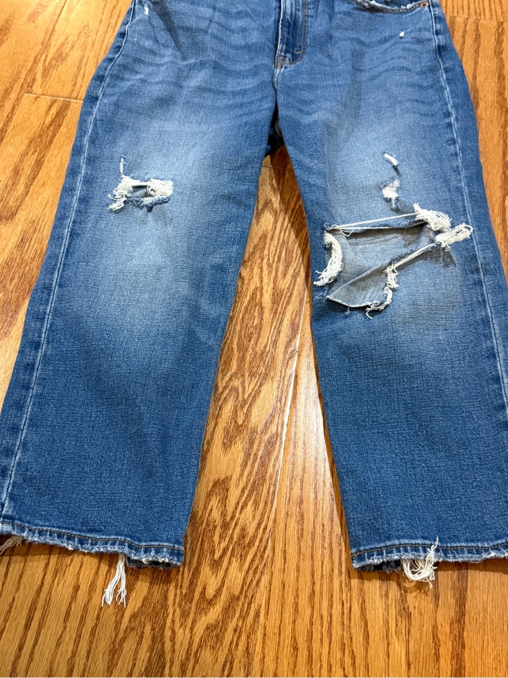 Abercrombie & Fitch Women's Ankle Cropped Jeans - distressed,broken in and soft - Picture 5 of 15